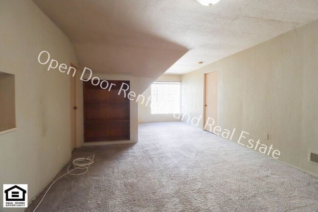 Foto del edificio - 1007 1/2 Midway Dr