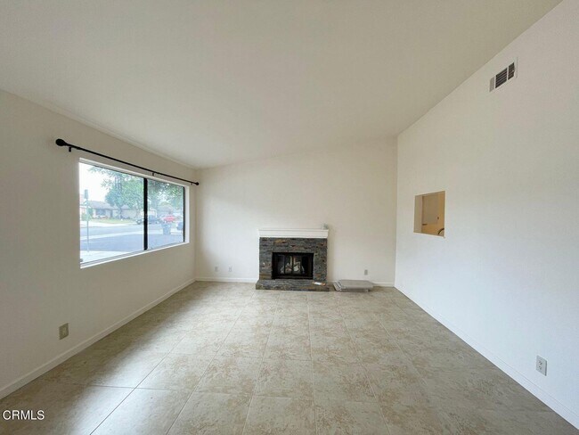 Building Photo - 400 Fairbourne Pl