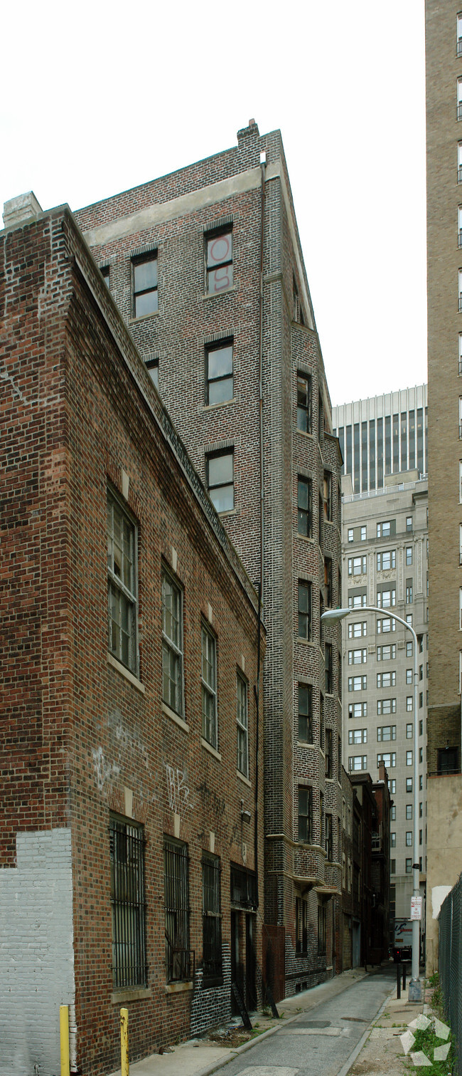 Building Photo - Warwick Apartments