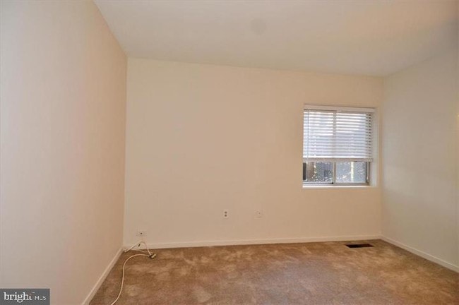 Building Photo - 8 Stonehenge Cir