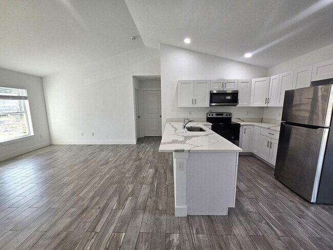 Building Photo - 2447 NW 5th St