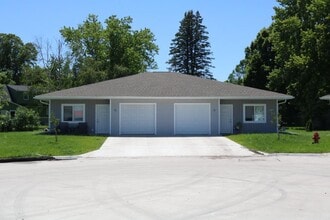 Building Photo - 8 Reserve Ct