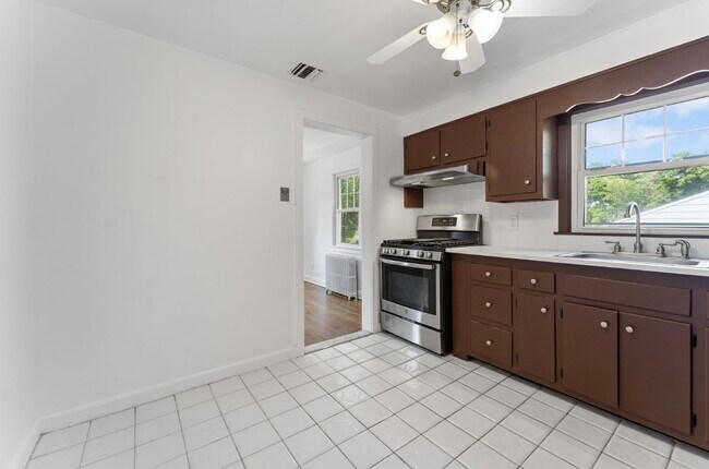 Foto del edificio - 409 Tappan Rd