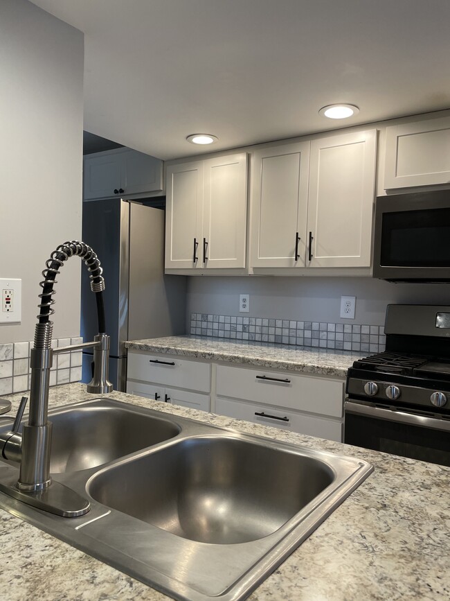 Kitchen - 2988 Chapshire Dr SE