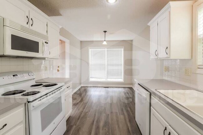 Building Photo - NICE OLATHE GEM! 4 Bed 2.5 Bath!
