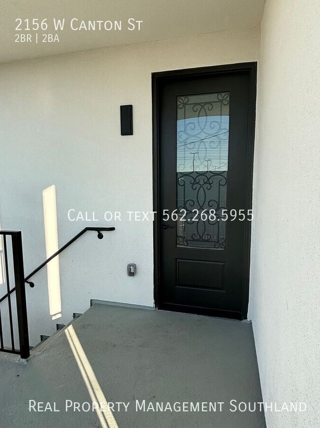 Building Photo - 2 bed/2 Bath Upstairs Apartment in Long Be...