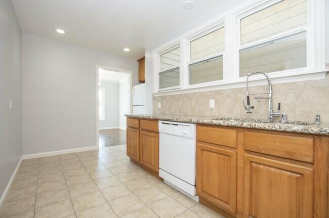 Building Photo - 2 bedroom in San Francisco CA 94116