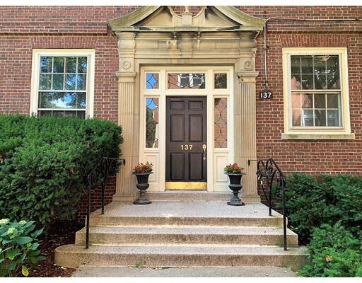 Building Photo - 137 Sewall Ave