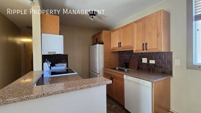 Building Photo - Modern 2 Beds, 1 Baths Apartment/Condo | N...