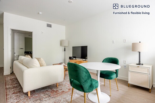 Foto del edificio - 511 S Harbor Blvd