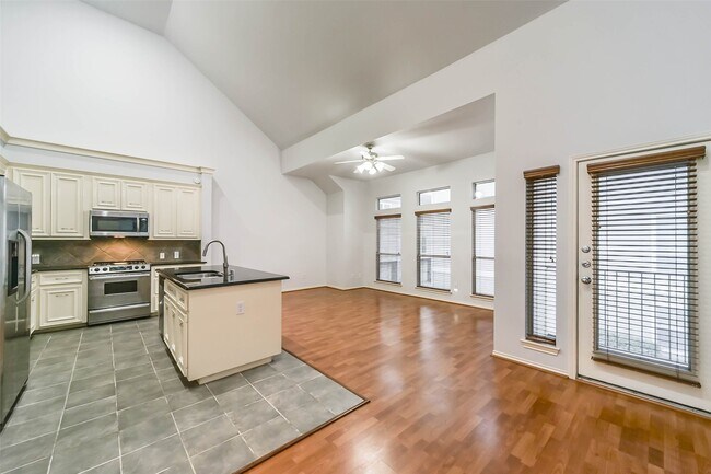 Foto del edificio - 1241 W 17th St