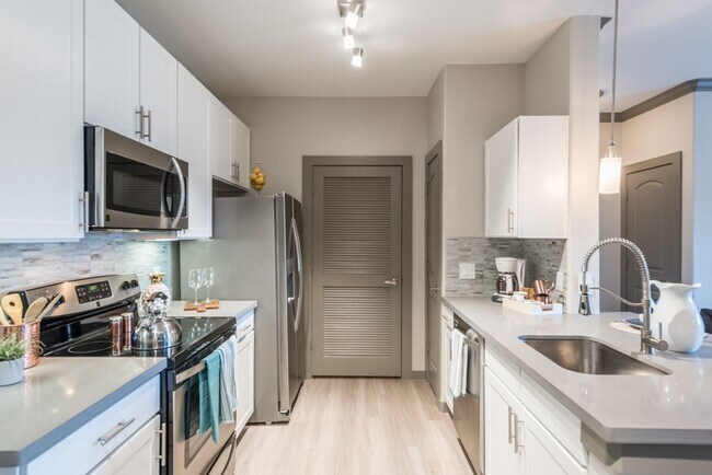 Photo - Elevated Lifestyle, With 1 Month Complimen... Apartment