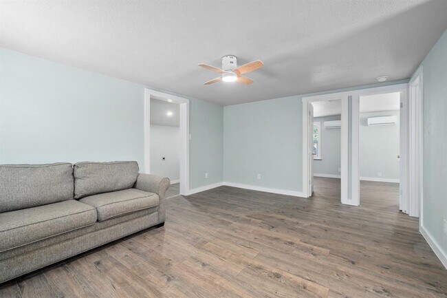 Foto del edificio - 248 Post Oak Ln