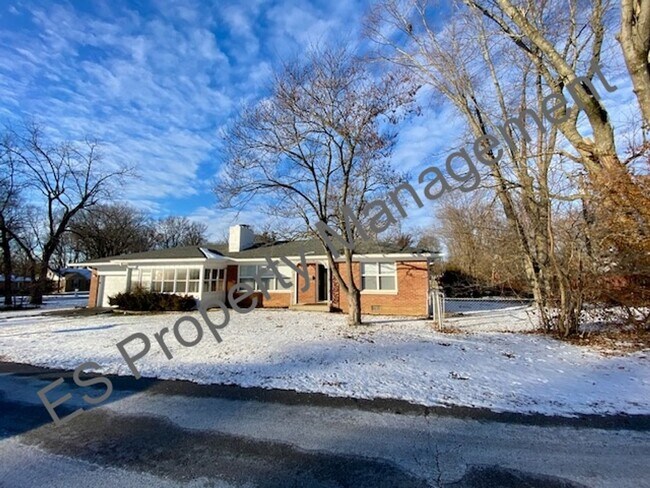 Building Photo - 3 Bedroom 1.5 Bathroom Ranch Home in Warren!