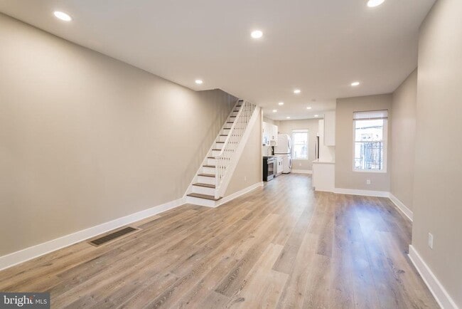 Building Photo - 833 N Markoe St