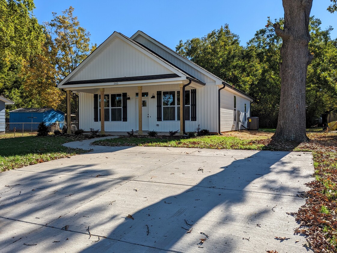 Primary Photo - 505 W Preston St