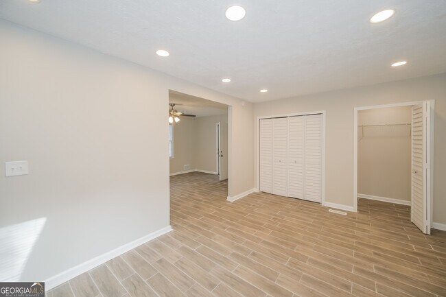 Foto del edificio - 205 Wellington Dr