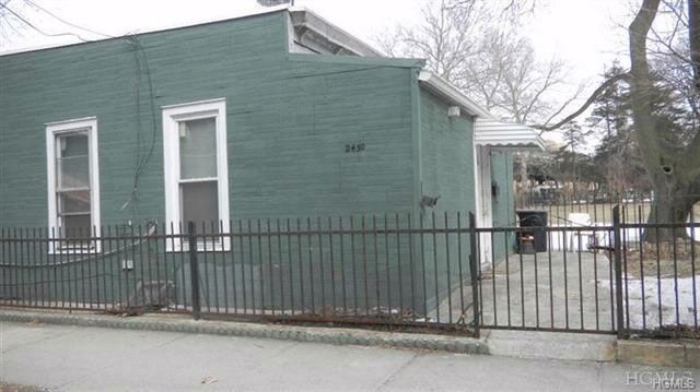 Primary Photo - 2450 Westchester Ave