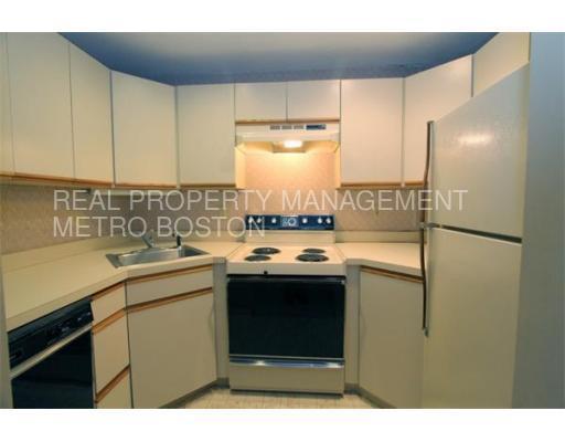 Building Photo - 44 Elm St