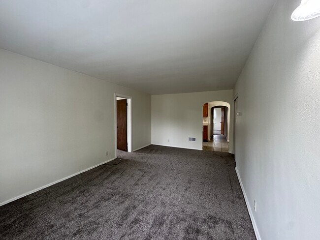 Foto del edificio - 1710 Goff Ave