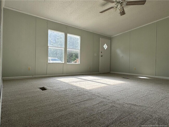 Building Photo - 112 Oaktree Dr