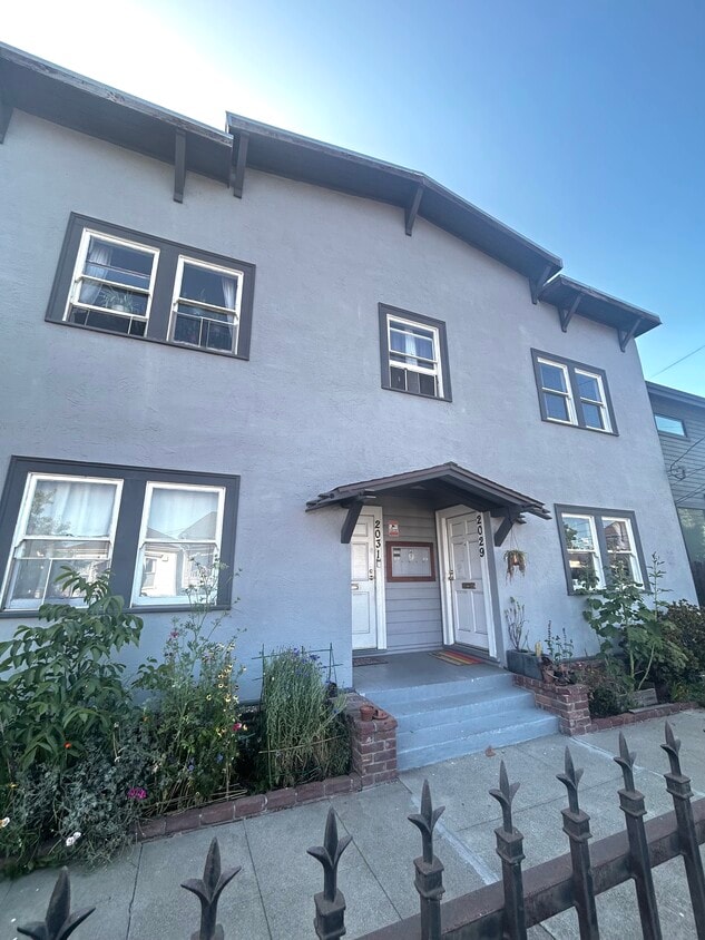 Primary Photo - 2031 Linden St