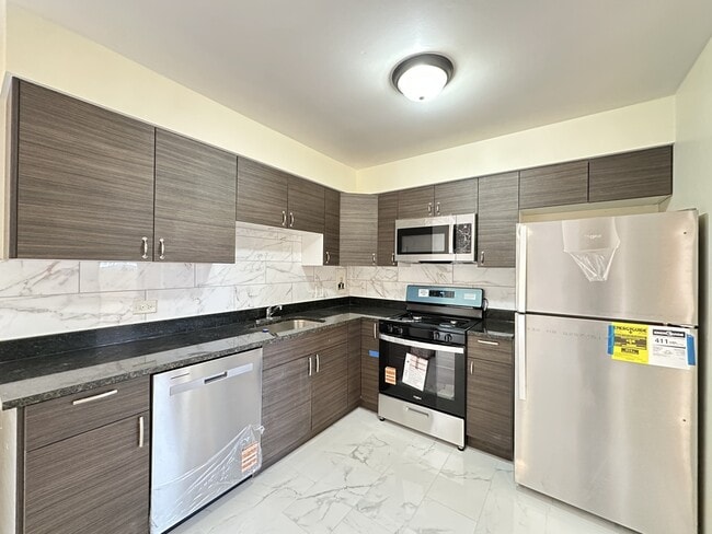 Building Photo - 627 N Lincoln Ave