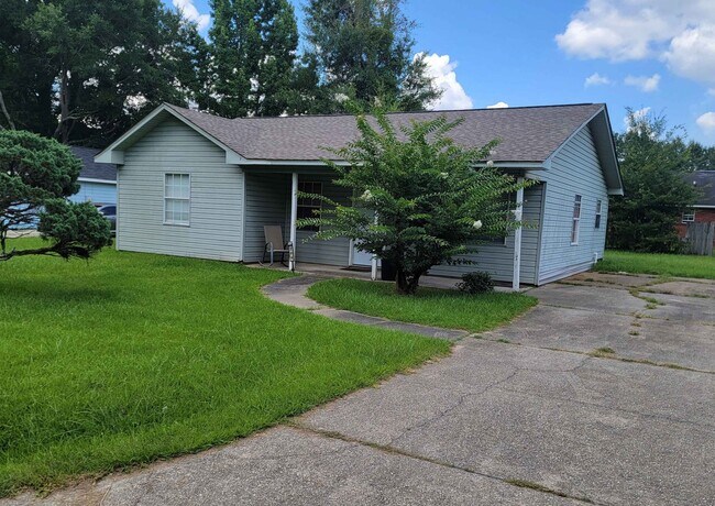 Building Photo - 204 Reca St