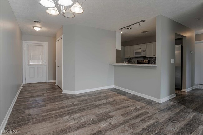 Building Photo - 27 Landings Way