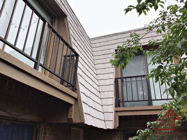 Foto del edificio - 136 Cedarwood Ln