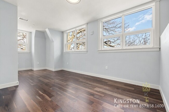 Building Photo - 136 Babcock St