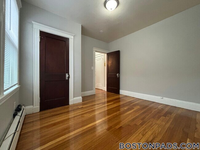 Building Photo - 38 Estes St