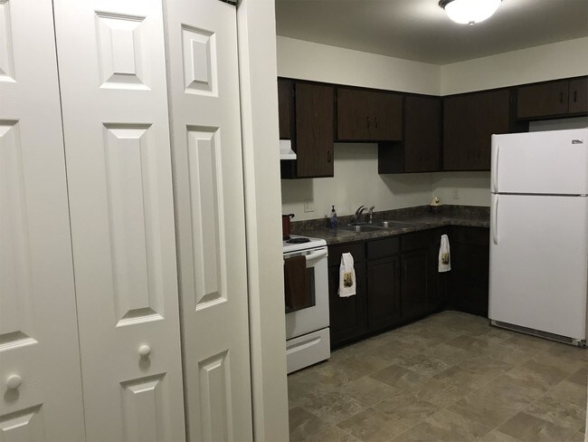 Building Photo - 1690 Driftwood Dr