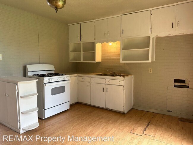 Building Photo - 2 br, 1 bath House - 325 E. Olive