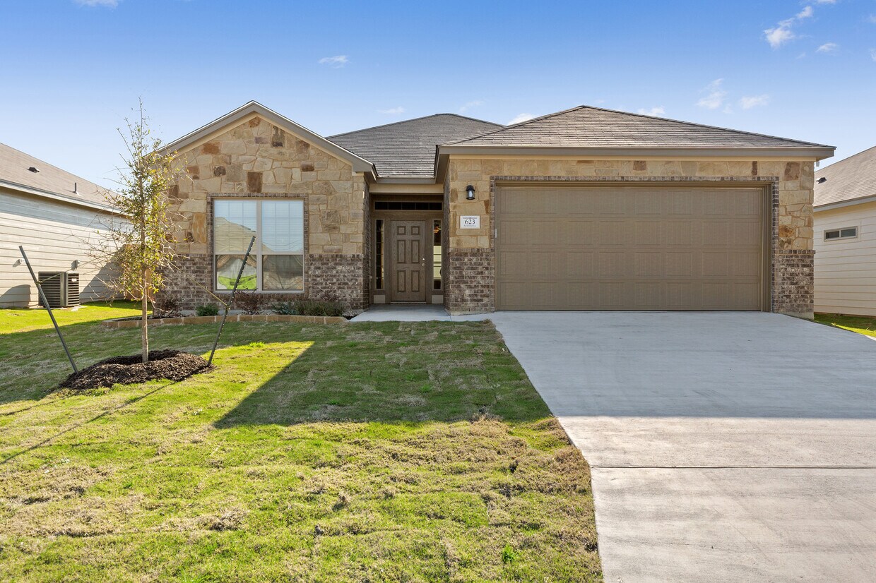 Foto principal - 623 Parkfield Ln