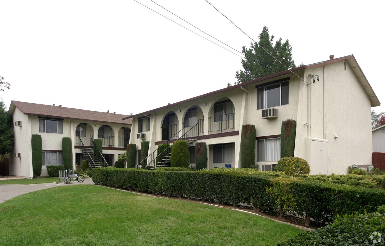 Primary Photo - 120-140 Buena Vida Ct