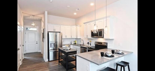 Building Photo - 935 McAlway Rd