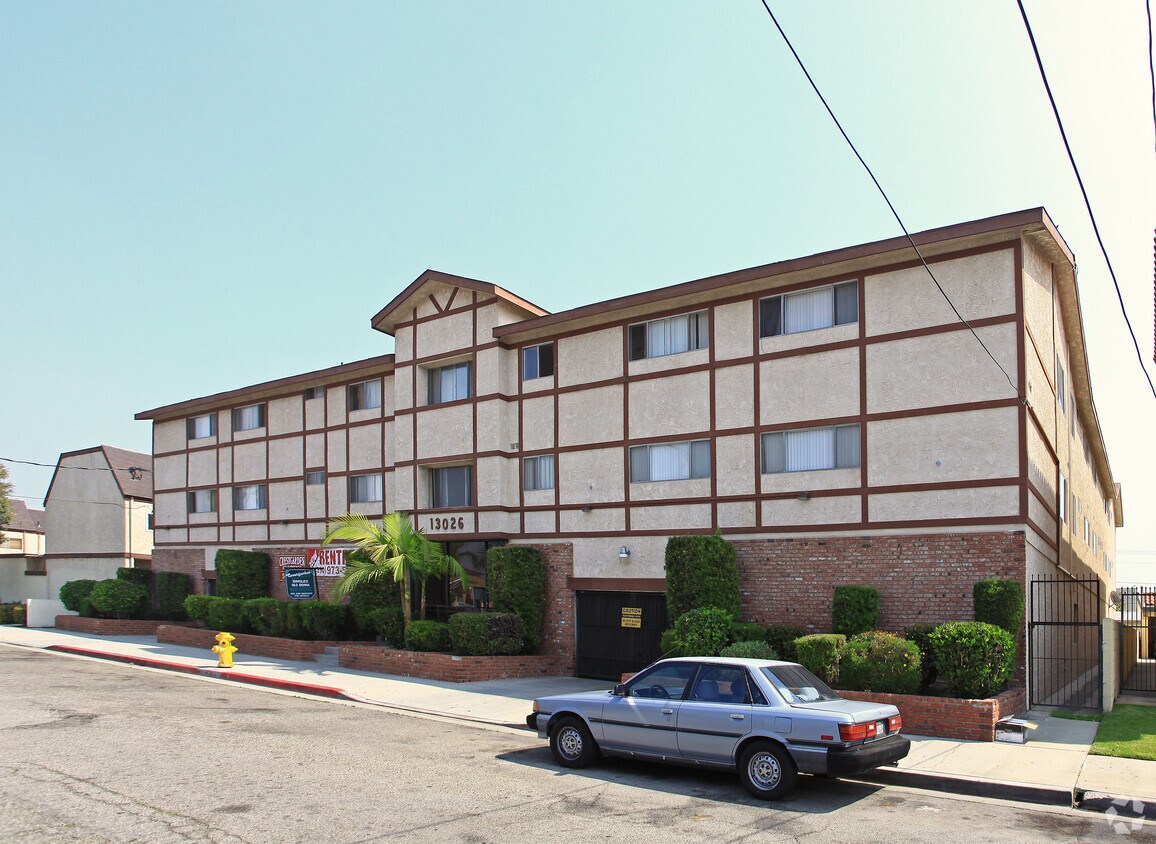 Primary Photo - Crestgarden Apartments