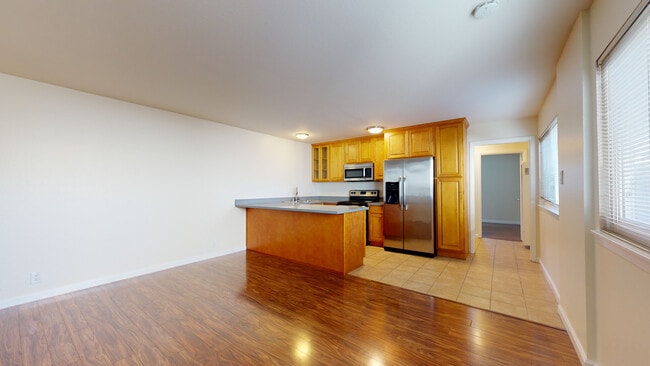 Building Photo - 590 Ralston Ave