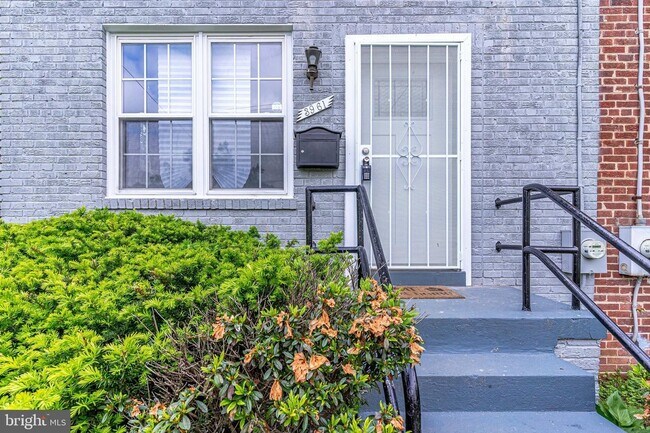 Building Photo - Charming 3-Bedroom Home