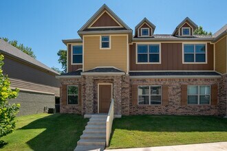 Building Photo - 1324 N Corsica Dr