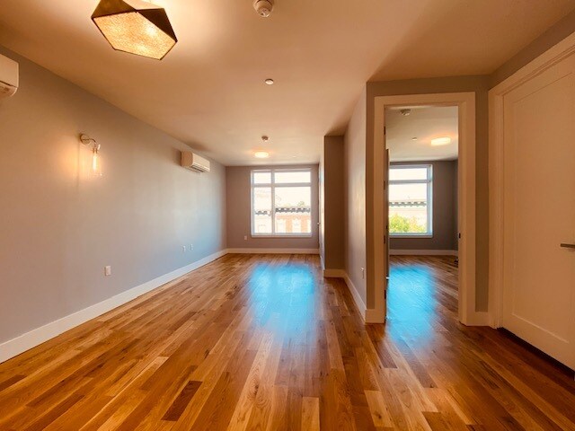 Foto principal - 244 Howard Ave