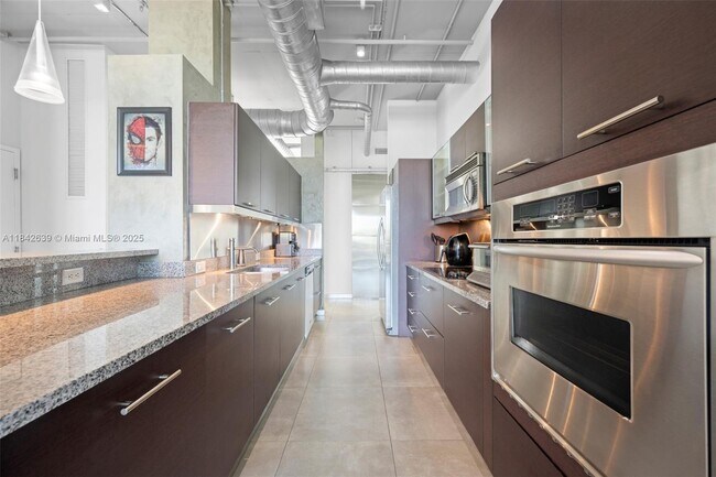 Foto del edificio - 3029 NE 188th St