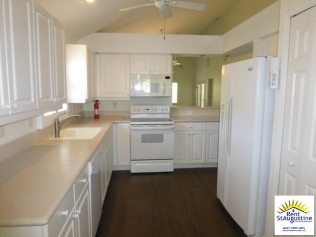 Foto del edificio - 229 Lions Gate Dr