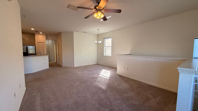 Foto del edificio - 3 Bed/ 2 Bath Condo w/1 Car Garage $1,900 a month