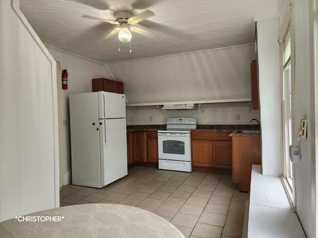 Kitchen - 215 Freeman Ave