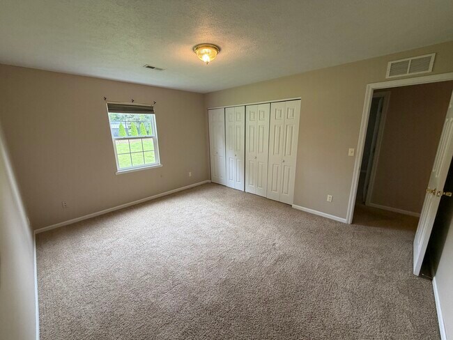 Foto del edificio - 348 Maplewood Dr
