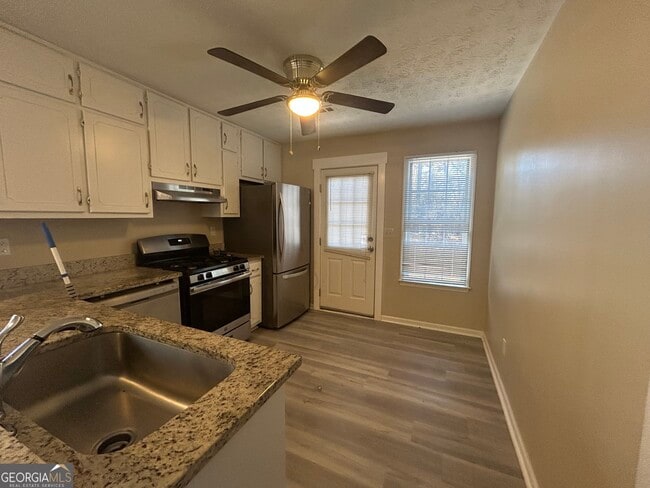 Building Photo - 681 Senoia Rd