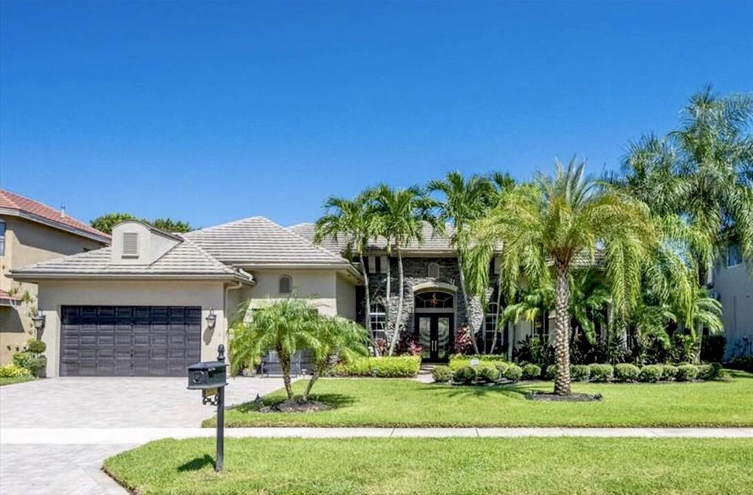 Foto principal - 10690 Versailles Blvd