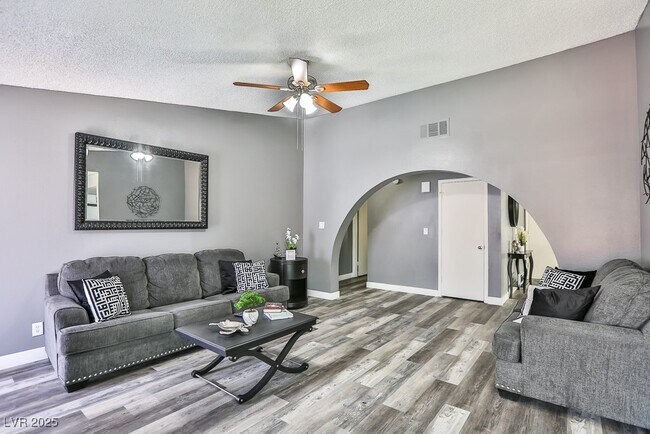 Building Photo - 533 Sheffield Dr
